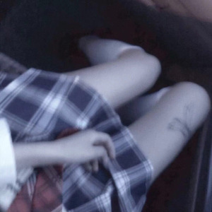 高跟鞋跟扎进尿眼扎流血视频
